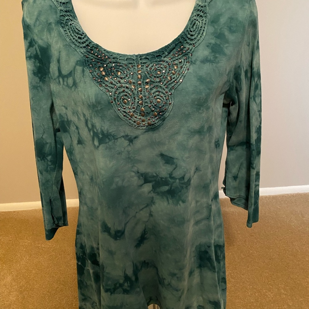 Cotton swoop neck line medium top.